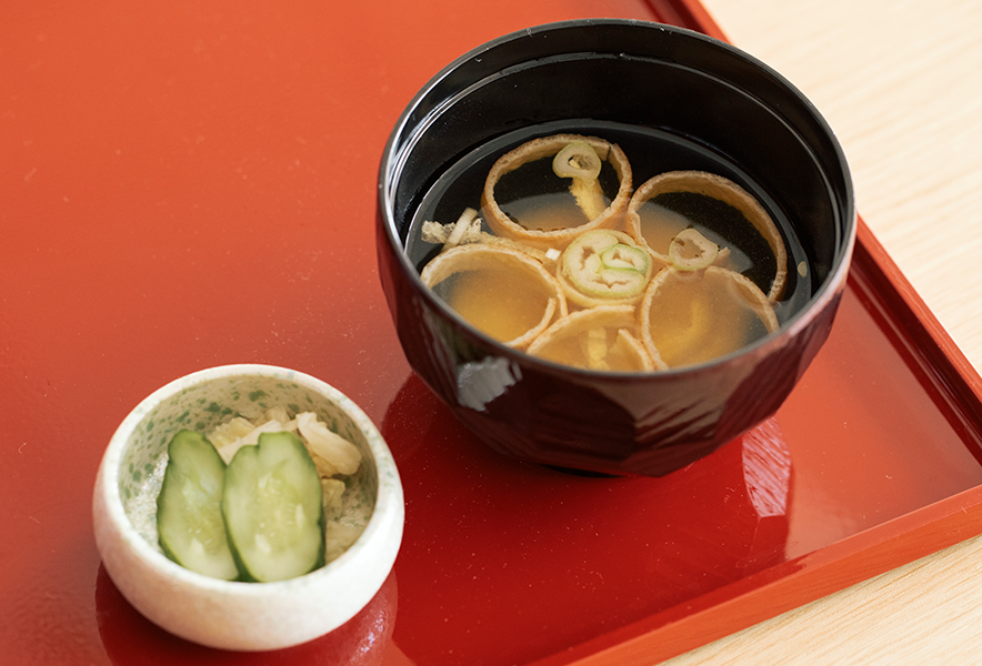 卵かけ御飯本舗／お味噌汁とお漬物